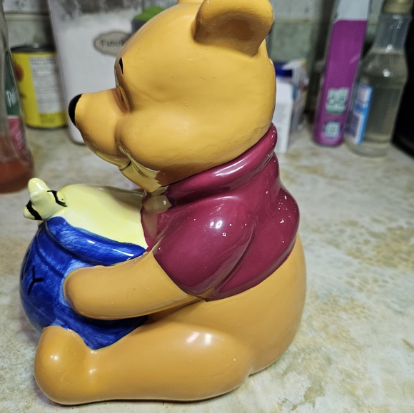 Winnie The Pooh Piggy Bank - Picture 3 of 5